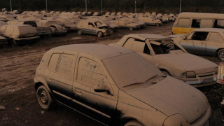 Illustration for article titled 1,500 cars flooded sitting in city impound lot